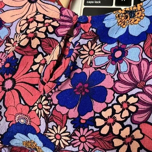 Floral Top with Terra Sky - Picture 4 of 4